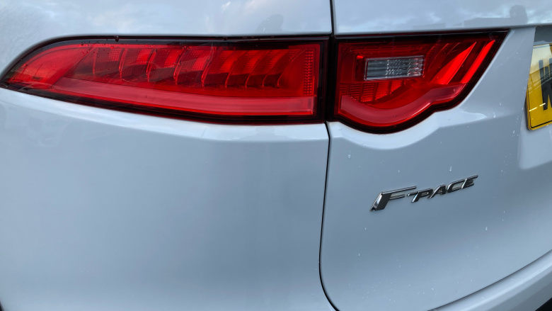 Jaguar F-Pace 2.0d [180] Chequered Flag 5dr Auto AWD Diesel Estate